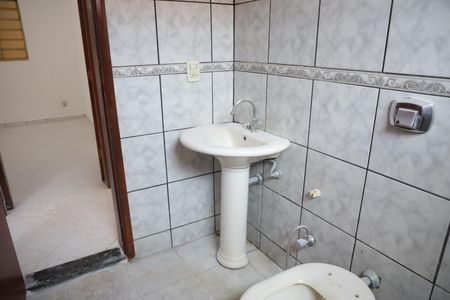 Casa para alugar com 250m², 3 quartos e 2 vagasBanheiro do Quarto 1
