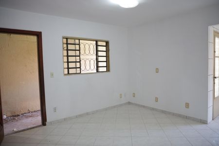 Casa para alugar com 250m², 3 quartos e 2 vagasSala