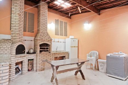 Casa à venda com 154m², 3 quartos e 2 vagas Casa à venda com 154m², 3 quartos e 2 vagasÁrea externa