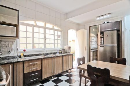 Casa à venda com 154m², 3 quartos e 2 vagas Casa à venda com 154m², 3 quartos e 2 vagasCozinha