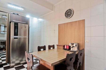 Casa à venda com 154m², 3 quartos e 2 vagas Casa à venda com 154m², 3 quartos e 2 vagasCozinha