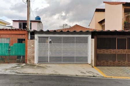 Casa à venda com 154m², 3 quartos e 2 vagas Casa à venda com 154m², 3 quartos e 2 vagasFachada
