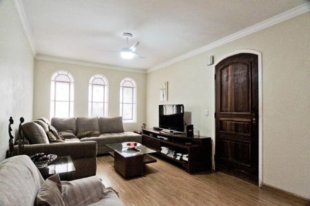 Casa à venda com 154m², 3 quartos e 2 vagas Casa à venda com 154m², 3 quartos e 2 vagasSala