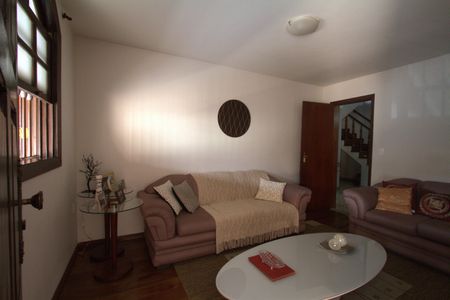 Casa à venda com 285m², 4 quartos e 3 vagas Casa à venda com 285m², 4 quartos e 3 vagasSala 1