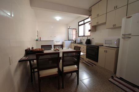 Casa à venda com 285m², 4 quartos e 3 vagasCozinha