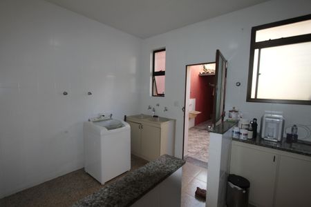 Casa à venda com 285m², 4 quartos e 3 vagasCozinha e Área de Serviço