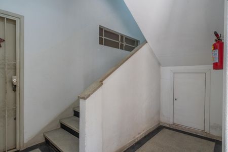 Apartamento à venda com 102m², 3 quartos e sem vaga Apartamento à venda com 102m², 3 quartos e sem vagaEscadas