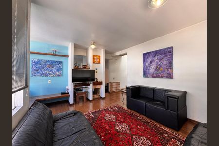 Casa à venda com 230m², 4 quartos e 3 vagas Casa à venda com 230m², 4 quartos e 3 vagasSala