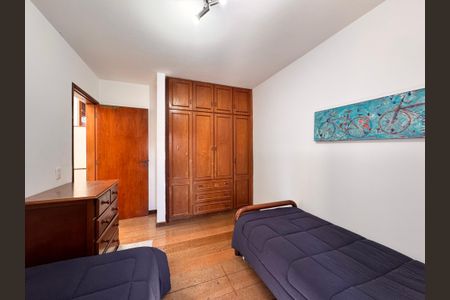 Casa à venda com 230m², 4 quartos e 3 vagas Casa à venda com 230m², 4 quartos e 3 vagasQuarto 2