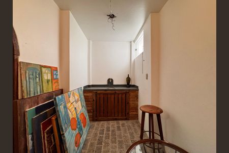 Casa à venda com 230m², 4 quartos e 3 vagas Casa à venda com 230m², 4 quartos e 3 vagasAdega