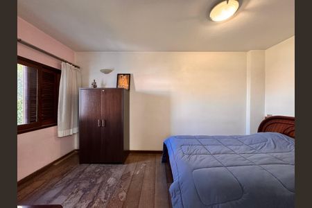 Casa à venda com 230m², 4 quartos e 3 vagas Casa à venda com 230m², 4 quartos e 3 vagasSuite