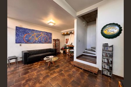 Casa à venda com 230m², 4 quartos e 3 vagas Casa à venda com 230m², 4 quartos e 3 vagasSala de estar