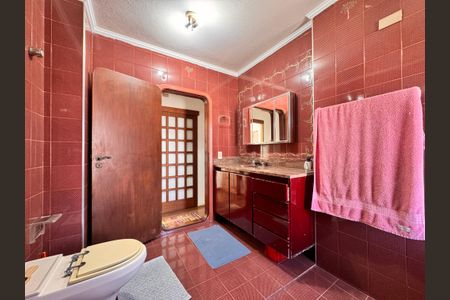 Casa à venda com 230m², 4 quartos e 3 vagas Casa à venda com 230m², 4 quartos e 3 vagasBanheiro da suíte