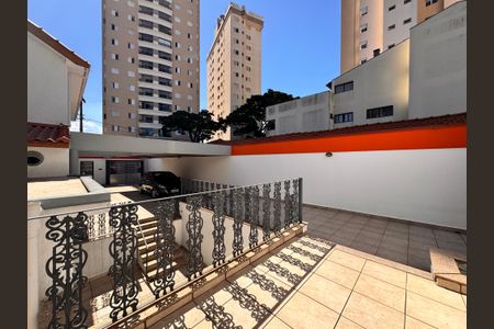 Casa à venda com 230m², 4 quartos e 3 vagas Casa à venda com 230m², 4 quartos e 3 vagasVaranda