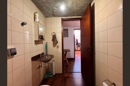 Casa à venda com 230m², 4 quartos e 3 vagas Casa à venda com 230m², 4 quartos e 3 vagasBanheiro de serviço