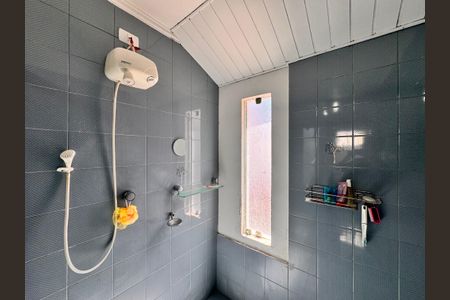 Casa à venda com 230m², 4 quartos e 3 vagas Casa à venda com 230m², 4 quartos e 3 vagasBanheiro