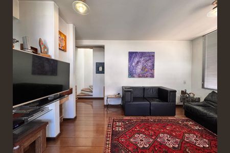 Casa à venda com 230m², 4 quartos e 3 vagas Casa à venda com 230m², 4 quartos e 3 vagasSala