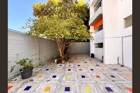 Casa à venda com 230m², 4 quartos e 3 vagas Casa à venda com 230m², 4 quartos e 3 vagasQuintal