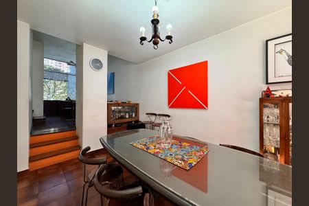 Casa à venda com 230m², 4 quartos e 3 vagas Casa à venda com 230m², 4 quartos e 3 vagasSala de Jantar