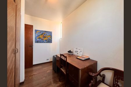 Casa à venda com 230m², 4 quartos e 3 vagas Casa à venda com 230m², 4 quartos e 3 vagasCloset suite