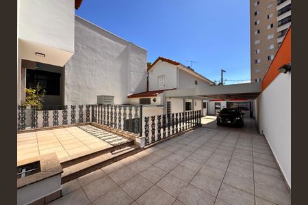 Casa à venda com 230m², 4 quartos e 3 vagas Casa à venda com 230m², 4 quartos e 3 vagasVaranda
