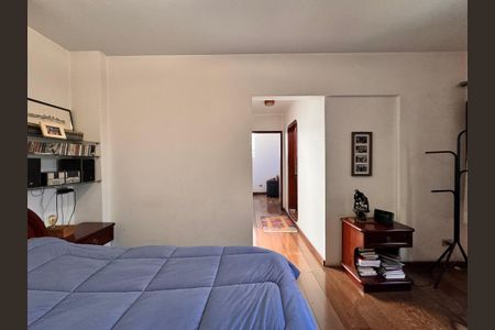 Casa à venda com 230m², 4 quartos e 3 vagas Casa à venda com 230m², 4 quartos e 3 vagasSuite