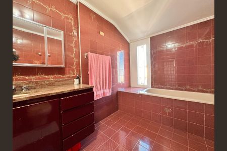 Casa à venda com 230m², 4 quartos e 3 vagas Casa à venda com 230m², 4 quartos e 3 vagasBanheiro da suíte