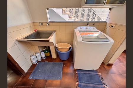 Casa à venda com 230m², 4 quartos e 3 vagas Casa à venda com 230m², 4 quartos e 3 vagasLavanderia