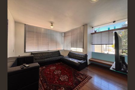 Casa à venda com 230m², 4 quartos e 3 vagas Casa à venda com 230m², 4 quartos e 3 vagasSala