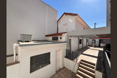 Casa à venda com 230m², 4 quartos e 3 vagas Casa à venda com 230m², 4 quartos e 3 vagasSegundo sobrado no terreno