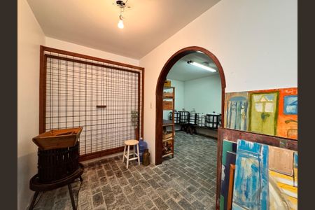 Casa à venda com 230m², 4 quartos e 3 vagas Casa à venda com 230m², 4 quartos e 3 vagasAdega