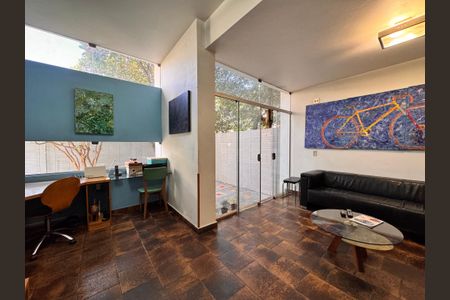 Casa à venda com 230m², 4 quartos e 3 vagas Casa à venda com 230m², 4 quartos e 3 vagasSala de estar