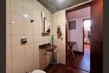 Casa à venda com 230m², 4 quartos e 3 vagas Casa à venda com 230m², 4 quartos e 3 vagasBanheiro de serviço