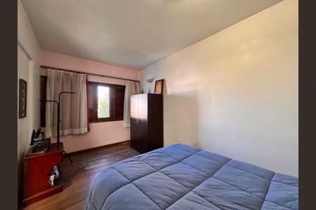 Casa à venda com 230m², 4 quartos e 3 vagas Casa à venda com 230m², 4 quartos e 3 vagasSuite