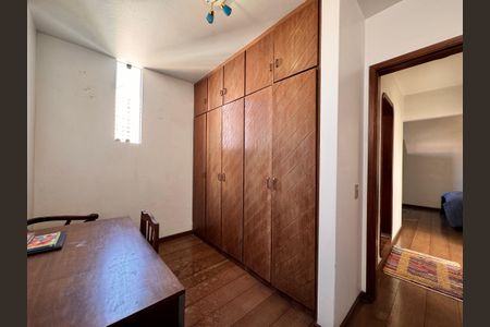 Casa à venda com 230m², 4 quartos e 3 vagas Casa à venda com 230m², 4 quartos e 3 vagasCloset suite