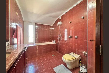 Casa à venda com 230m², 4 quartos e 3 vagas Casa à venda com 230m², 4 quartos e 3 vagasBanheiro da suíte