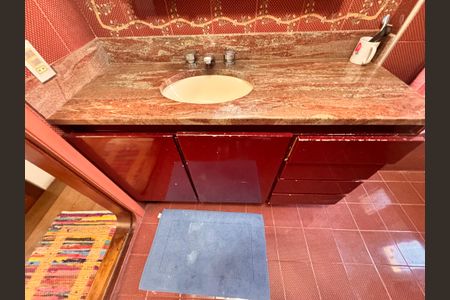 Casa à venda com 230m², 4 quartos e 3 vagas Casa à venda com 230m², 4 quartos e 3 vagasBanheiro da suíte