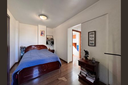 Casa à venda com 230m², 4 quartos e 3 vagas Casa à venda com 230m², 4 quartos e 3 vagasSuite