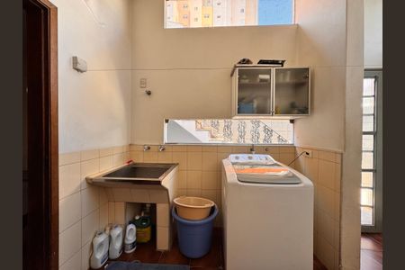 Casa à venda com 230m², 4 quartos e 3 vagas Casa à venda com 230m², 4 quartos e 3 vagasLavanderia