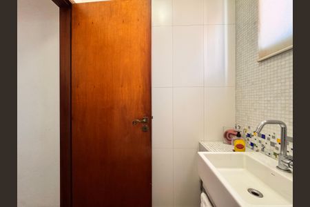 Casa à venda com 230m², 4 quartos e 3 vagas Casa à venda com 230m², 4 quartos e 3 vagasLavabo