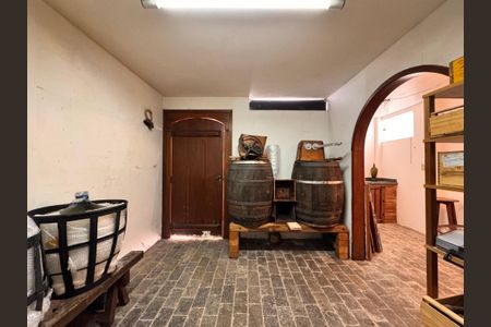 Casa à venda com 230m², 4 quartos e 3 vagas Casa à venda com 230m², 4 quartos e 3 vagasAdega