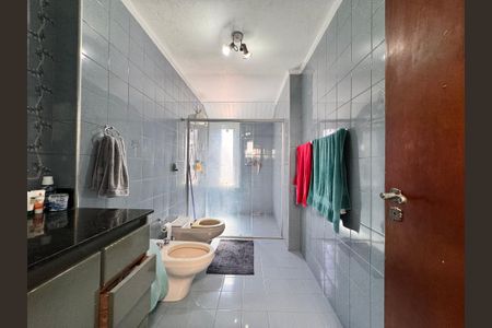 Casa à venda com 230m², 4 quartos e 3 vagas Casa à venda com 230m², 4 quartos e 3 vagasBanheiro