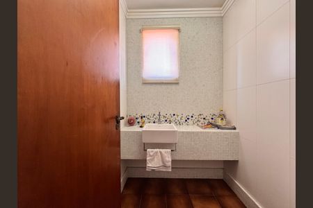 Casa à venda com 230m², 4 quartos e 3 vagas Casa à venda com 230m², 4 quartos e 3 vagasLavabo