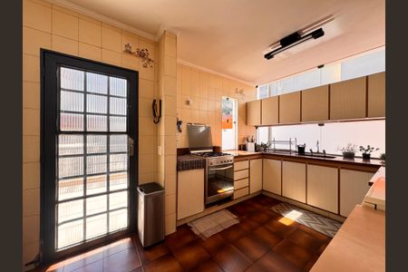 Casa à venda com 230m², 4 quartos e 3 vagas Casa à venda com 230m², 4 quartos e 3 vagasCozinha