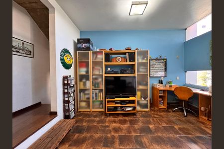 Casa à venda com 230m², 4 quartos e 3 vagas Casa à venda com 230m², 4 quartos e 3 vagasSala de estar