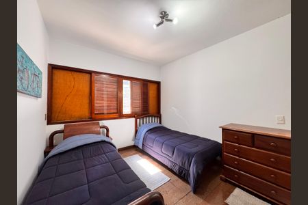 Casa à venda com 230m², 4 quartos e 3 vagas Casa à venda com 230m², 4 quartos e 3 vagasQuarto 2