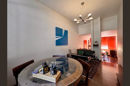 Casa à venda com 230m², 4 quartos e 3 vagas Casa à venda com 230m², 4 quartos e 3 vagasEscritório