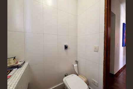 Casa à venda com 230m², 4 quartos e 3 vagas Casa à venda com 230m², 4 quartos e 3 vagasLavabo