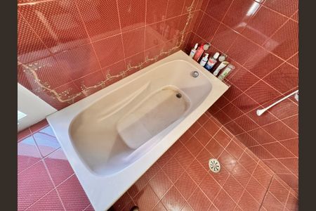 Casa à venda com 230m², 4 quartos e 3 vagas Casa à venda com 230m², 4 quartos e 3 vagasBanheiro da suíte