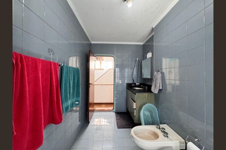 Casa à venda com 230m², 4 quartos e 3 vagas Casa à venda com 230m², 4 quartos e 3 vagasBanheiro